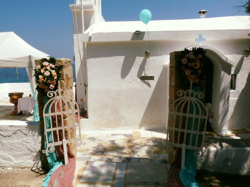 agapimeno_se_-vintage-_styl-_olos-_o-_stolismos-_-vaptisis-_sta-_yperocha-_chromata-_tis-_mentas_-sapiou_milou_